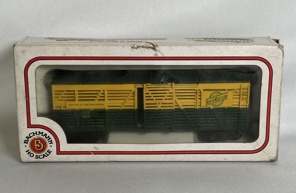 BACHMANN HO 71500 CNW Chicago & North Western 41' STOCK CAR &box